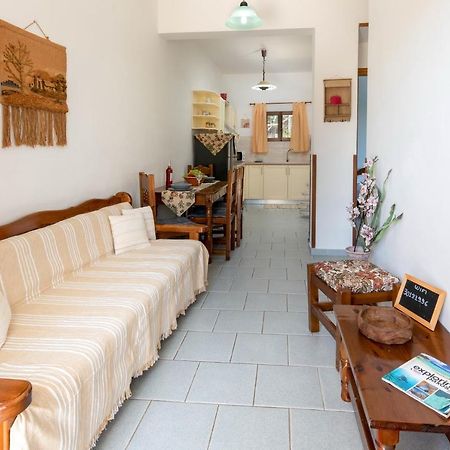 Voula Apartments Гайос Екстериор снимка