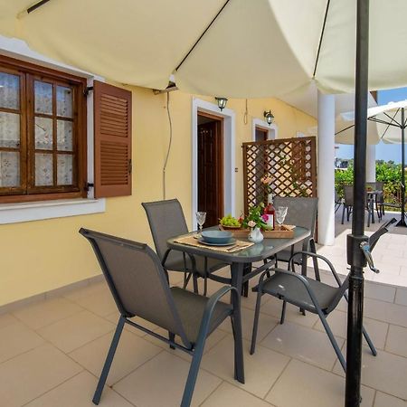 Voula Apartments Гайос Екстериор снимка