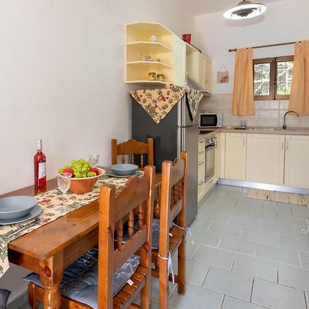 Voula Apartments Гайос Екстериор снимка