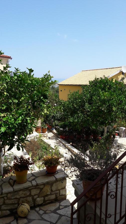 Voula Apartments Гайос Екстериор снимка