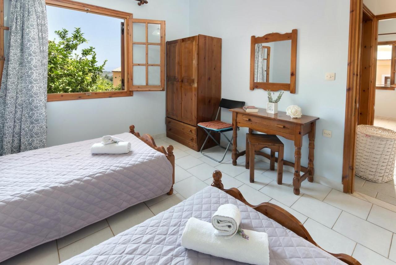 Voula Apartments Гайос Екстериор снимка