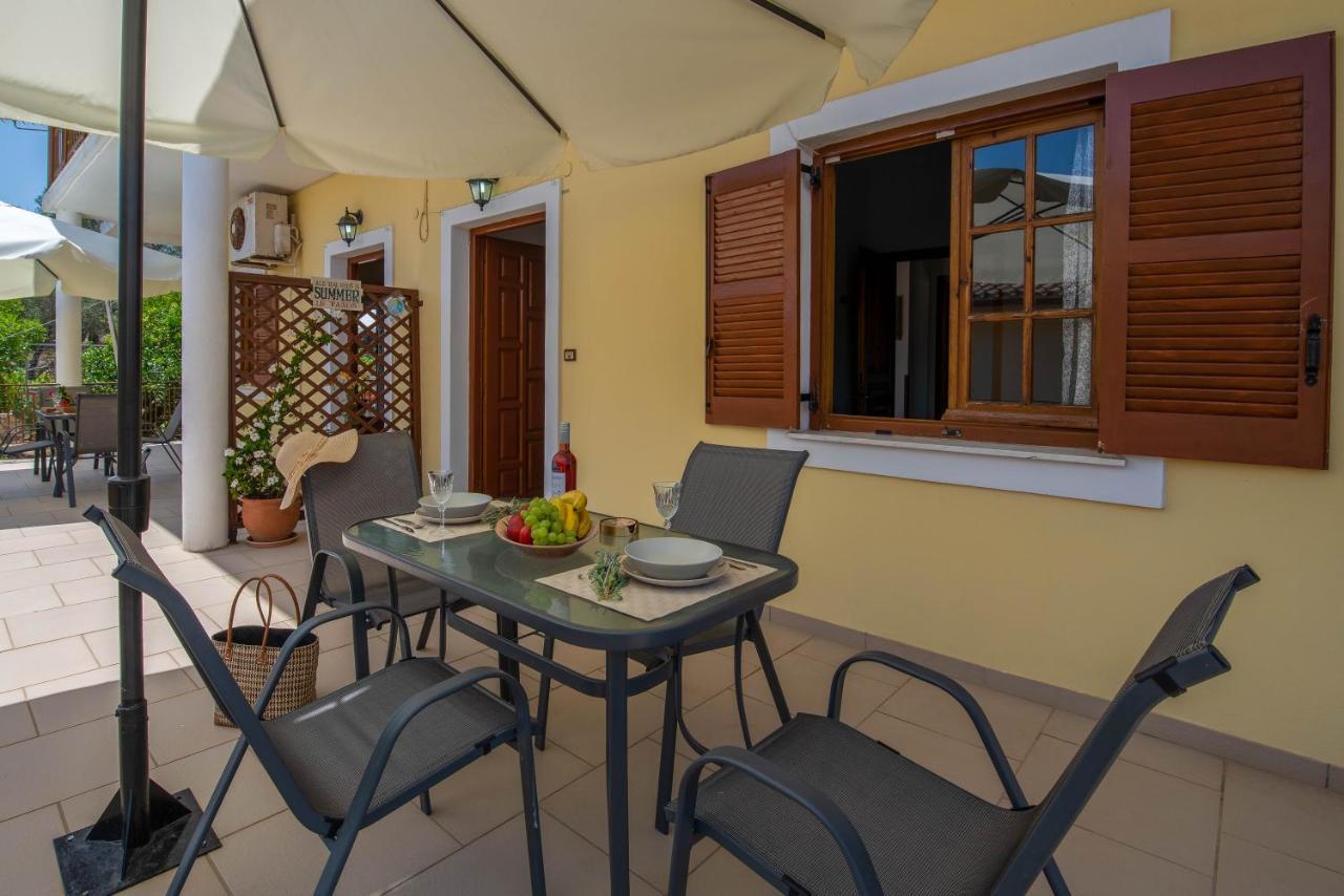Voula Apartments Гайос Екстериор снимка