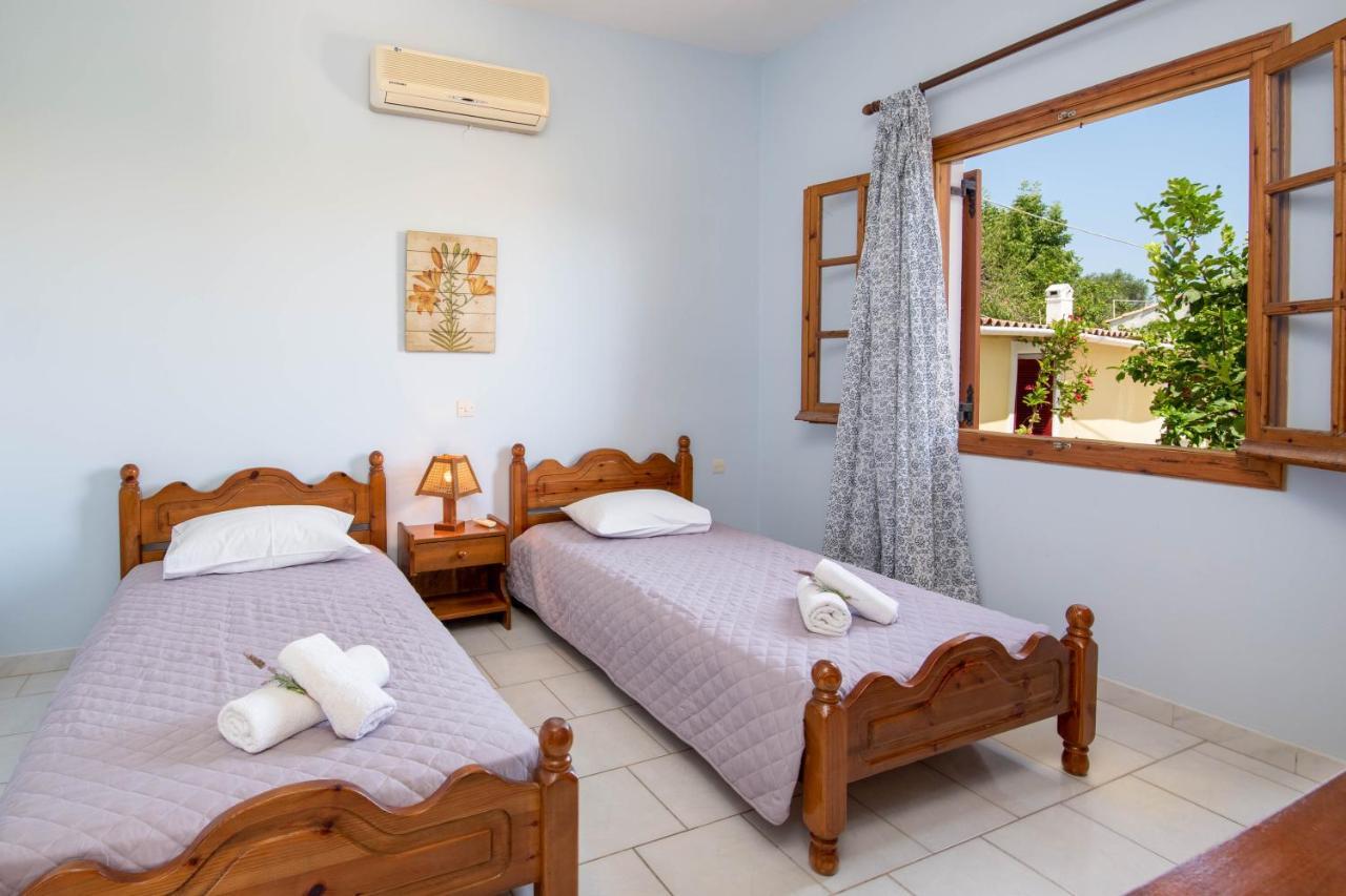 Voula Apartments Гайос Екстериор снимка