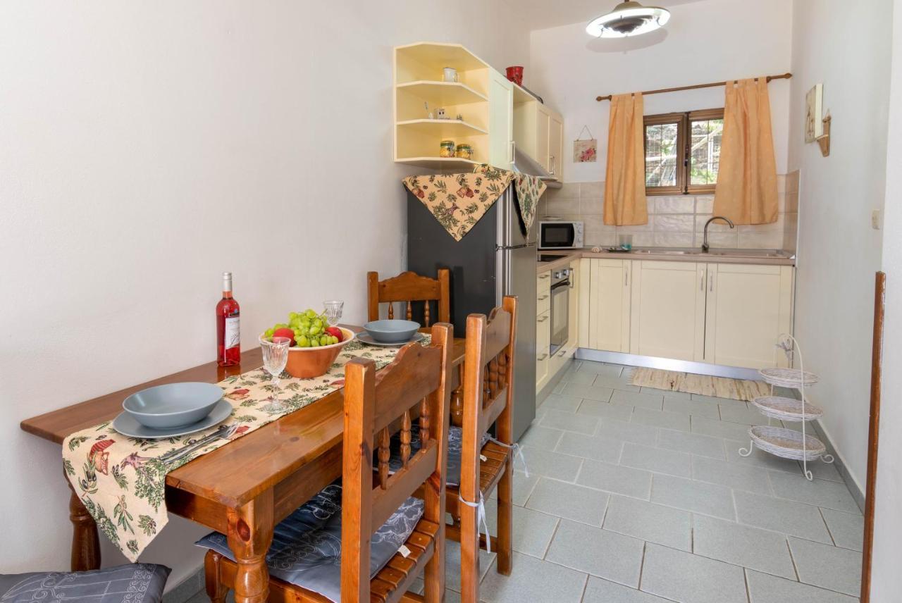Voula Apartments Гайос Екстериор снимка