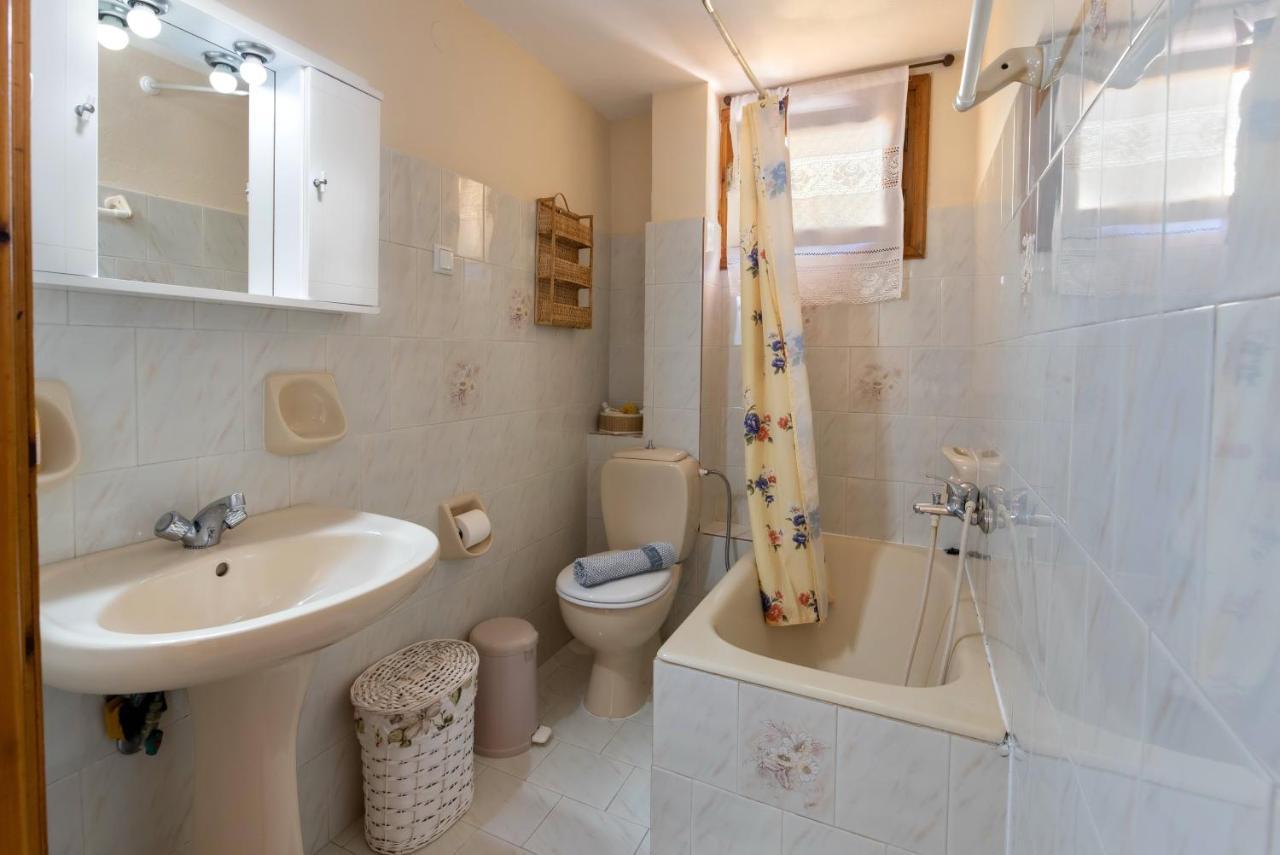 Voula Apartments Гайос Екстериор снимка