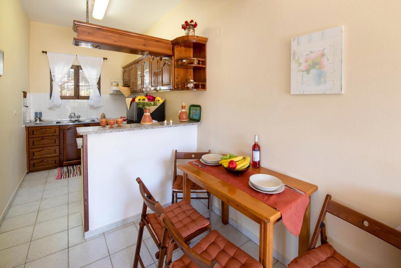 Voula Apartments Гайос Екстериор снимка