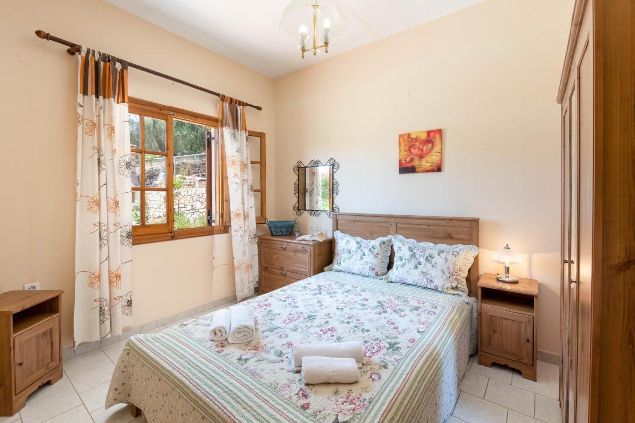 Voula Apartments Гайос Екстериор снимка