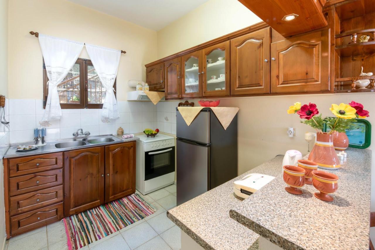 Voula Apartments Гайос Екстериор снимка