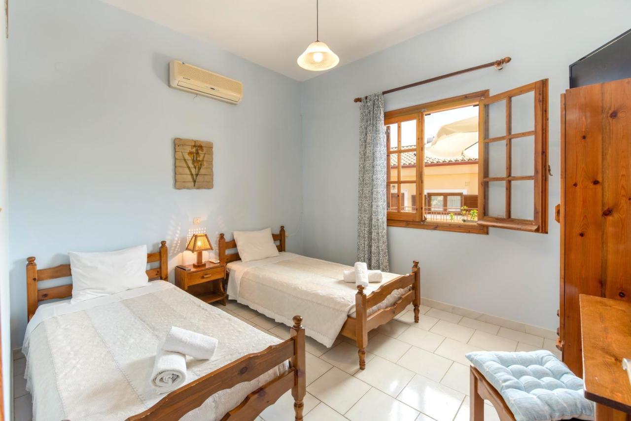 Voula Apartments Гайос Екстериор снимка